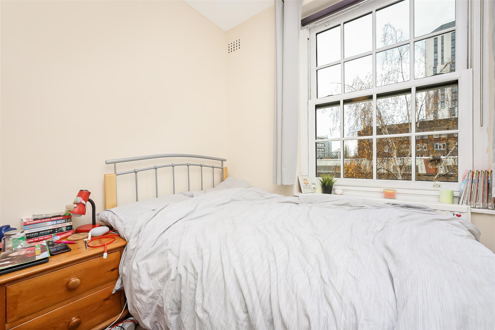 Flat Whitgift Street in Greater London