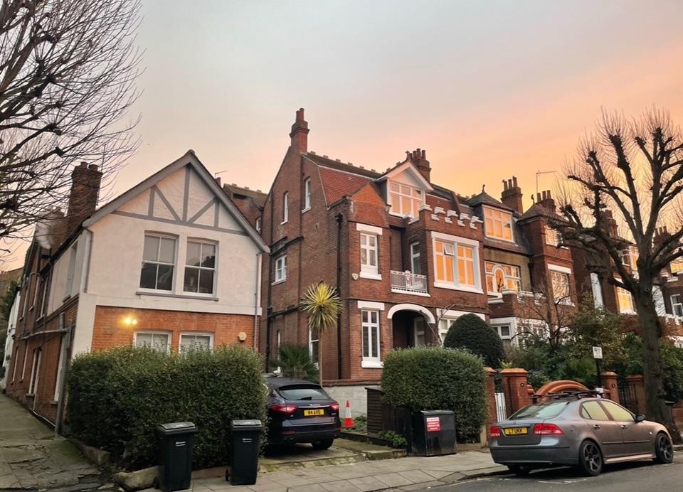 Flat Fawley Road in Greater London