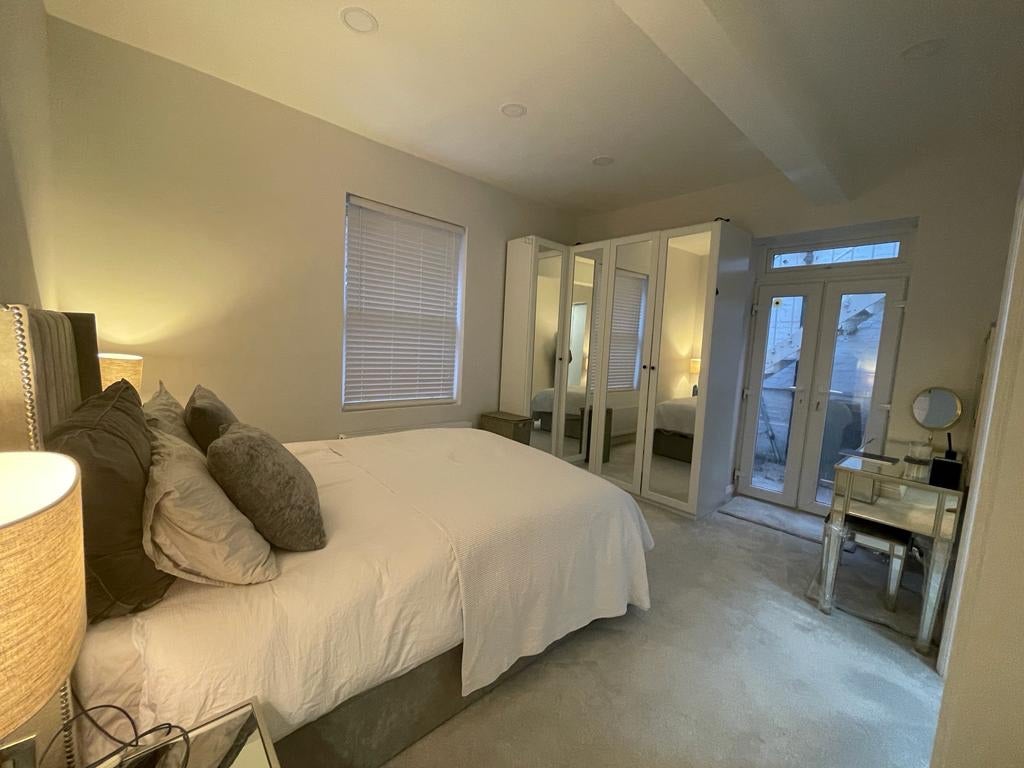 Flat Fawley Road in Greater London