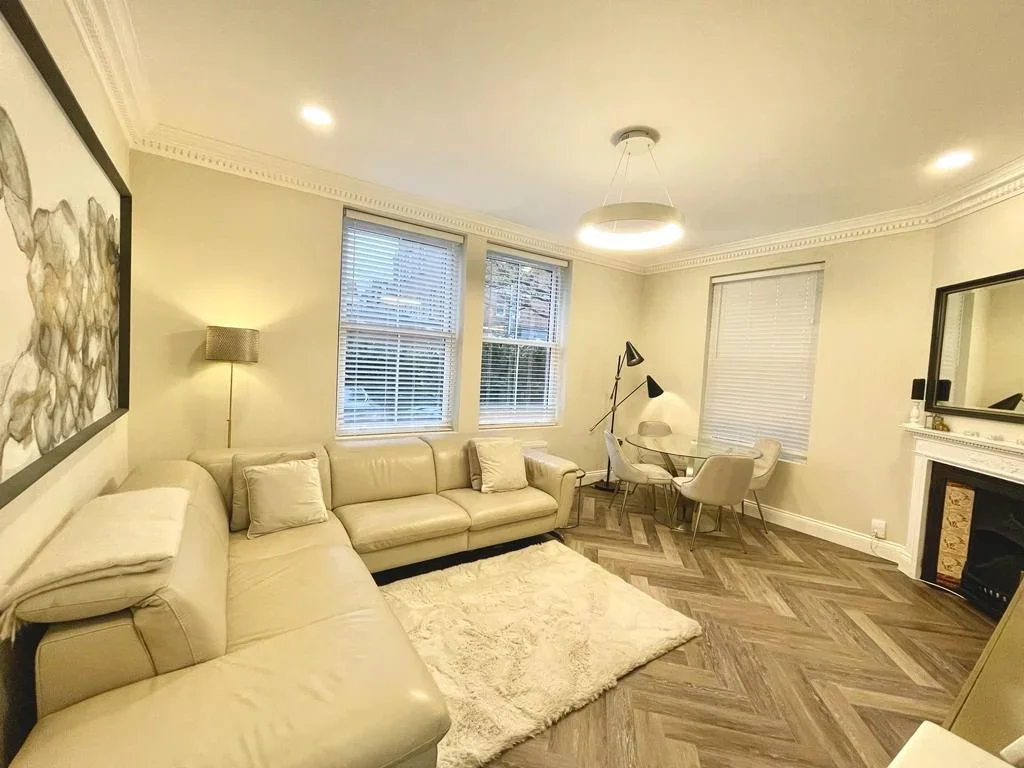 Flat Fawley Road in Greater London