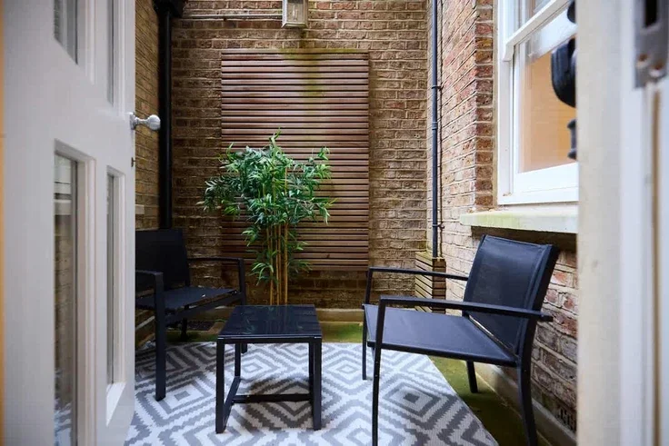 Flat Kensington Gardens Square in City of Westminster