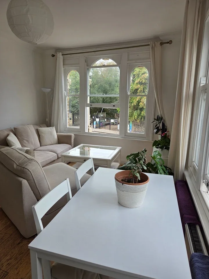 Flat Gillespie Road in Greater London