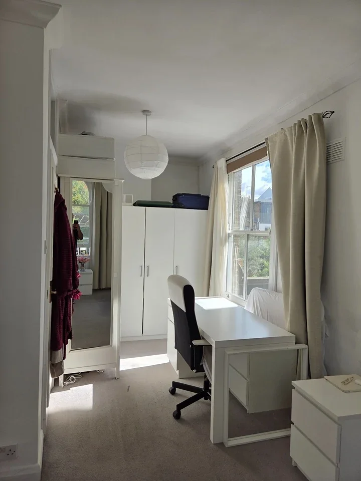 Flat Gillespie Road in Greater London