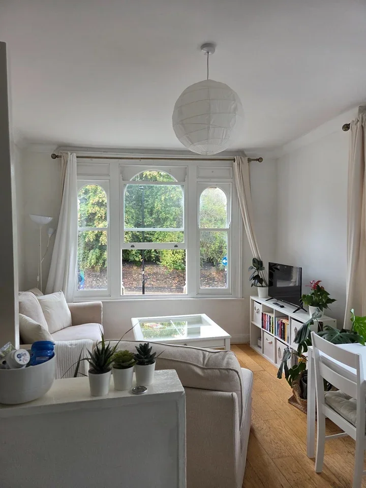 Flat Gillespie Road in Greater London