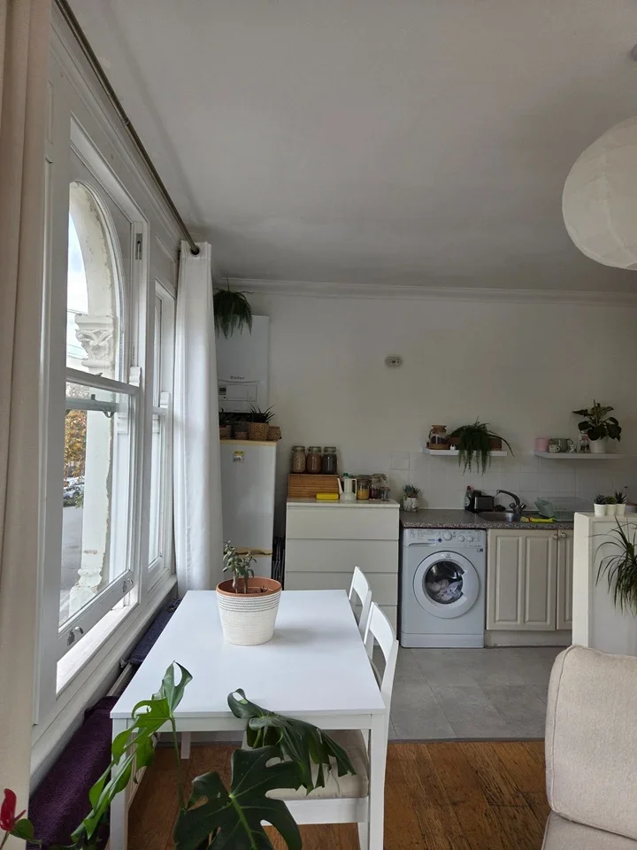 Flat Gillespie Road in Greater London