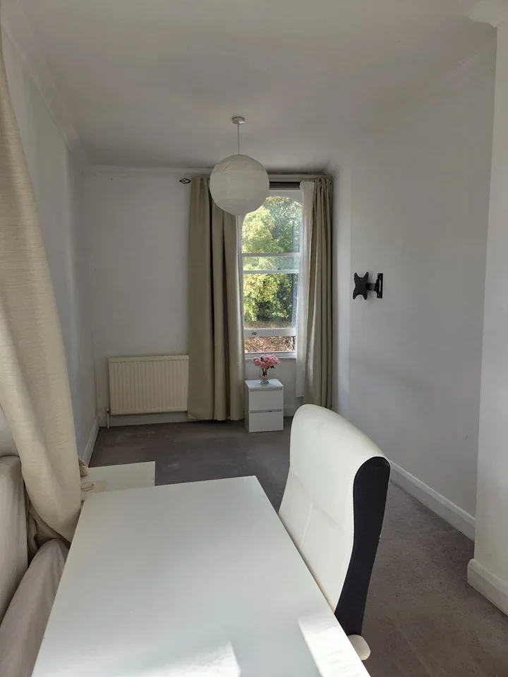 Flat Gillespie Road in Greater London