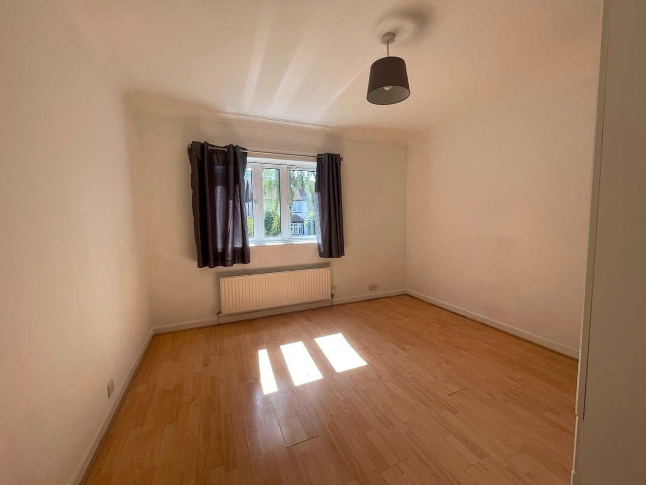 Flat Kingston Road in Greater London