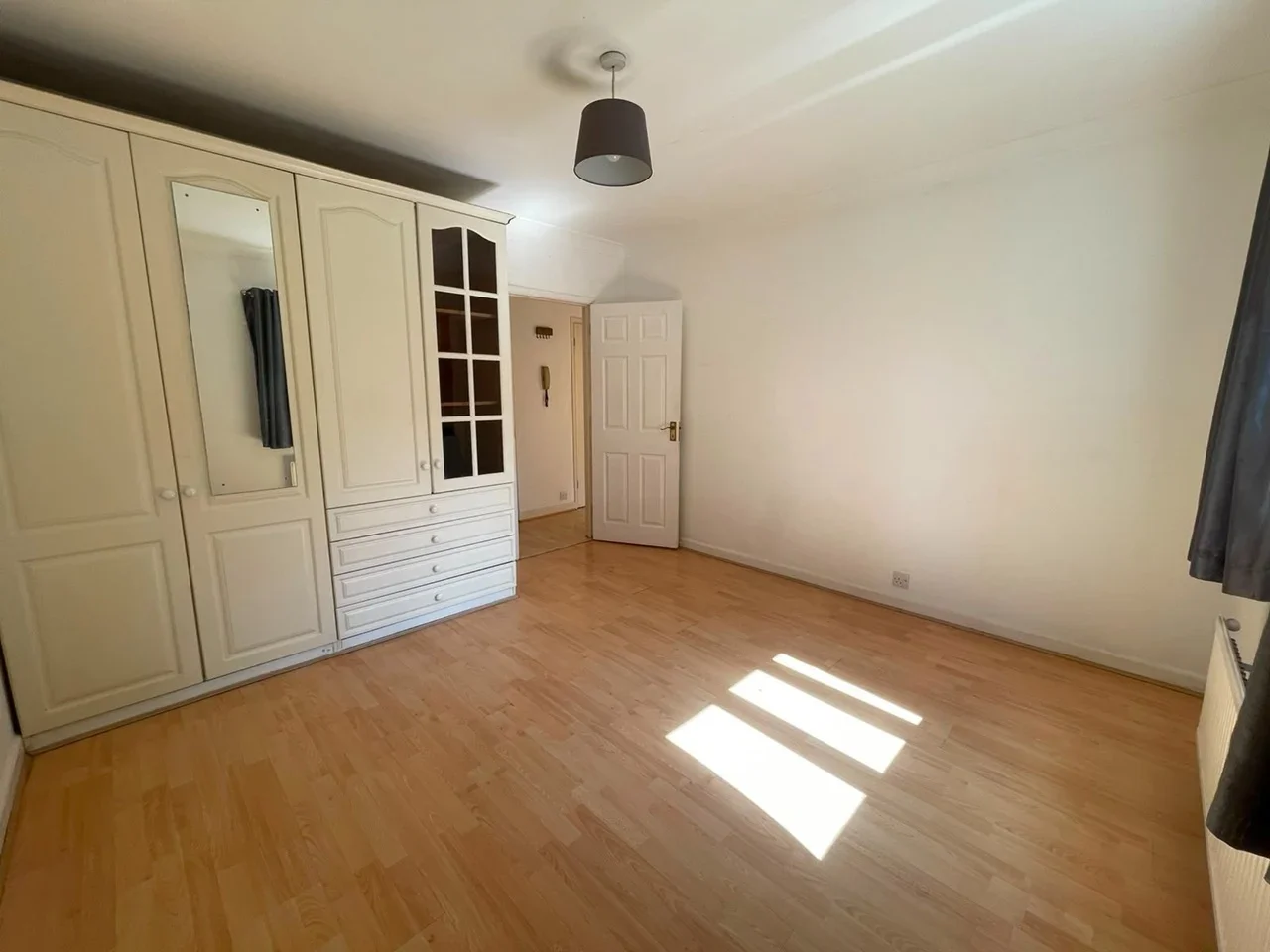 Flat Kingston Road in Greater London