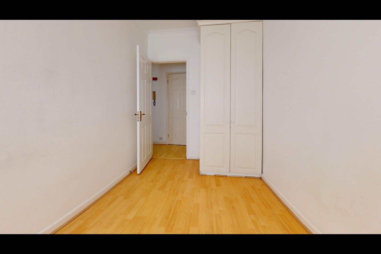 Flat Kingston Road in Greater London