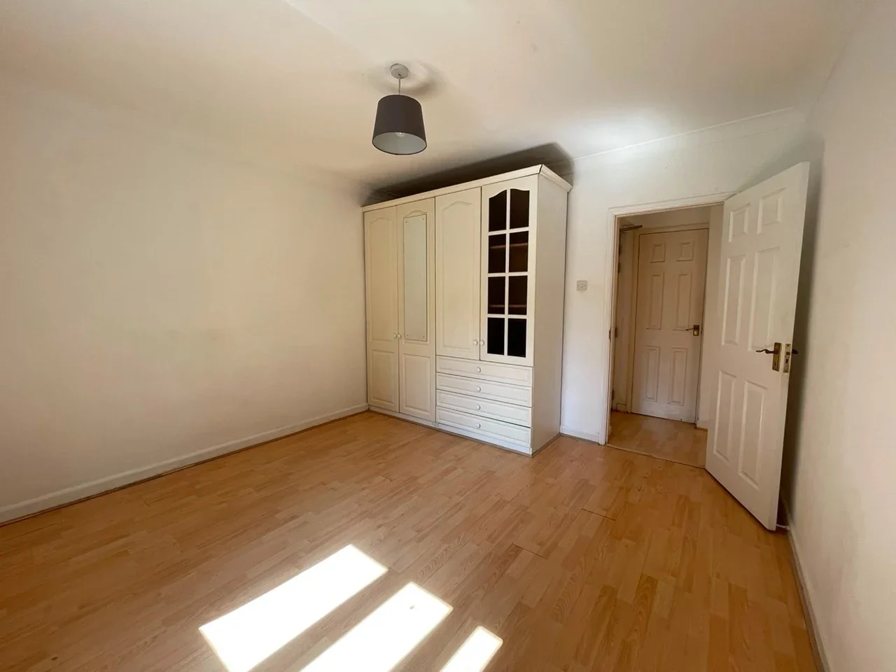 Flat Kingston Road in Greater London