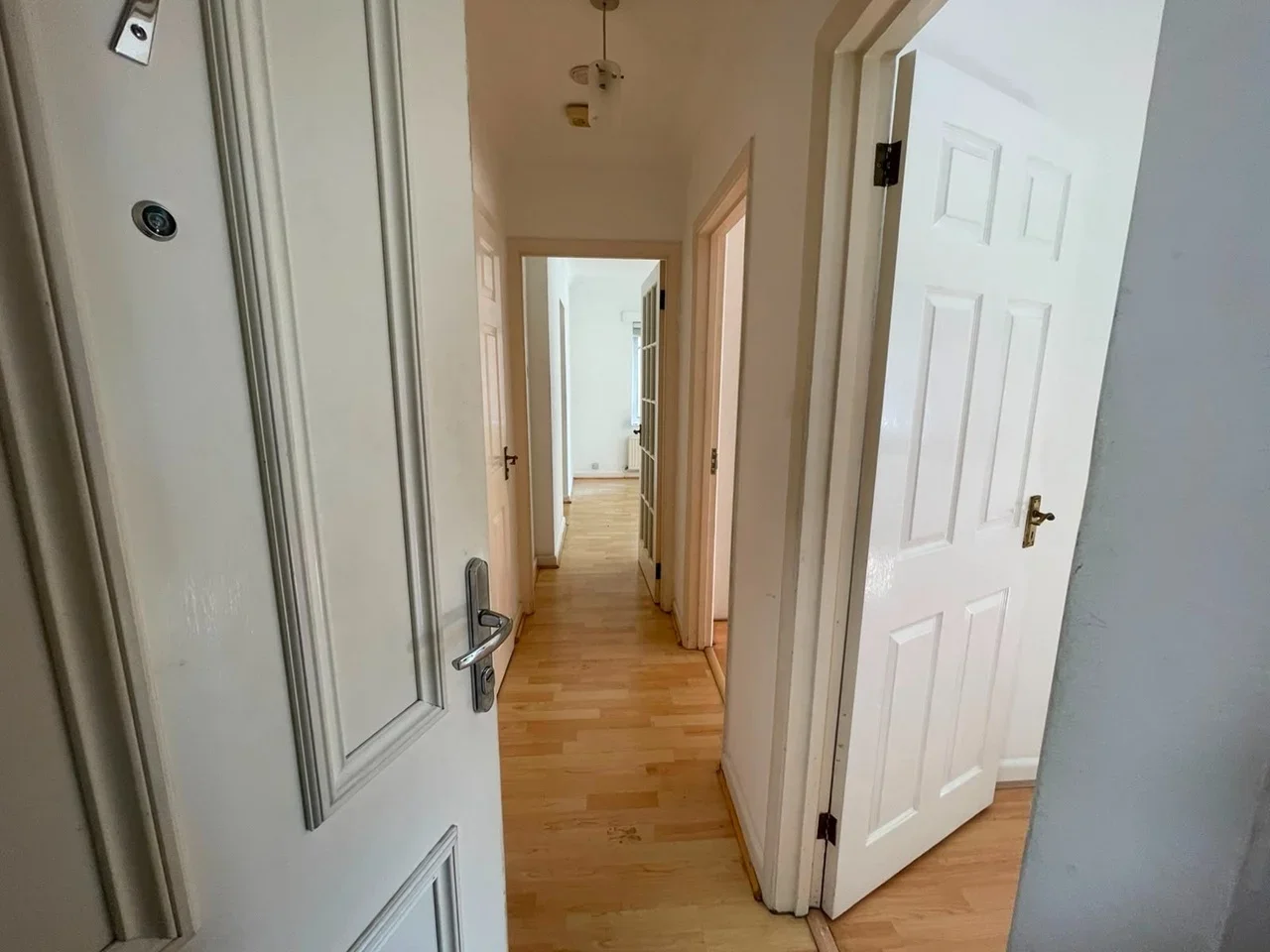 Flat Kingston Road in Greater London