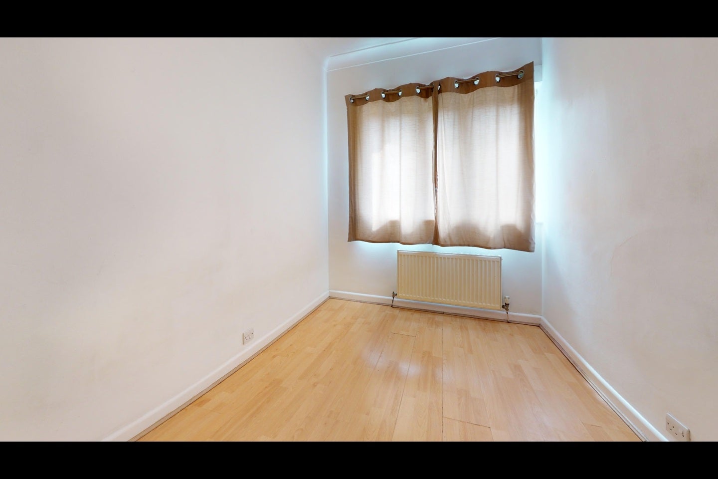 Flat Kingston Road in Greater London