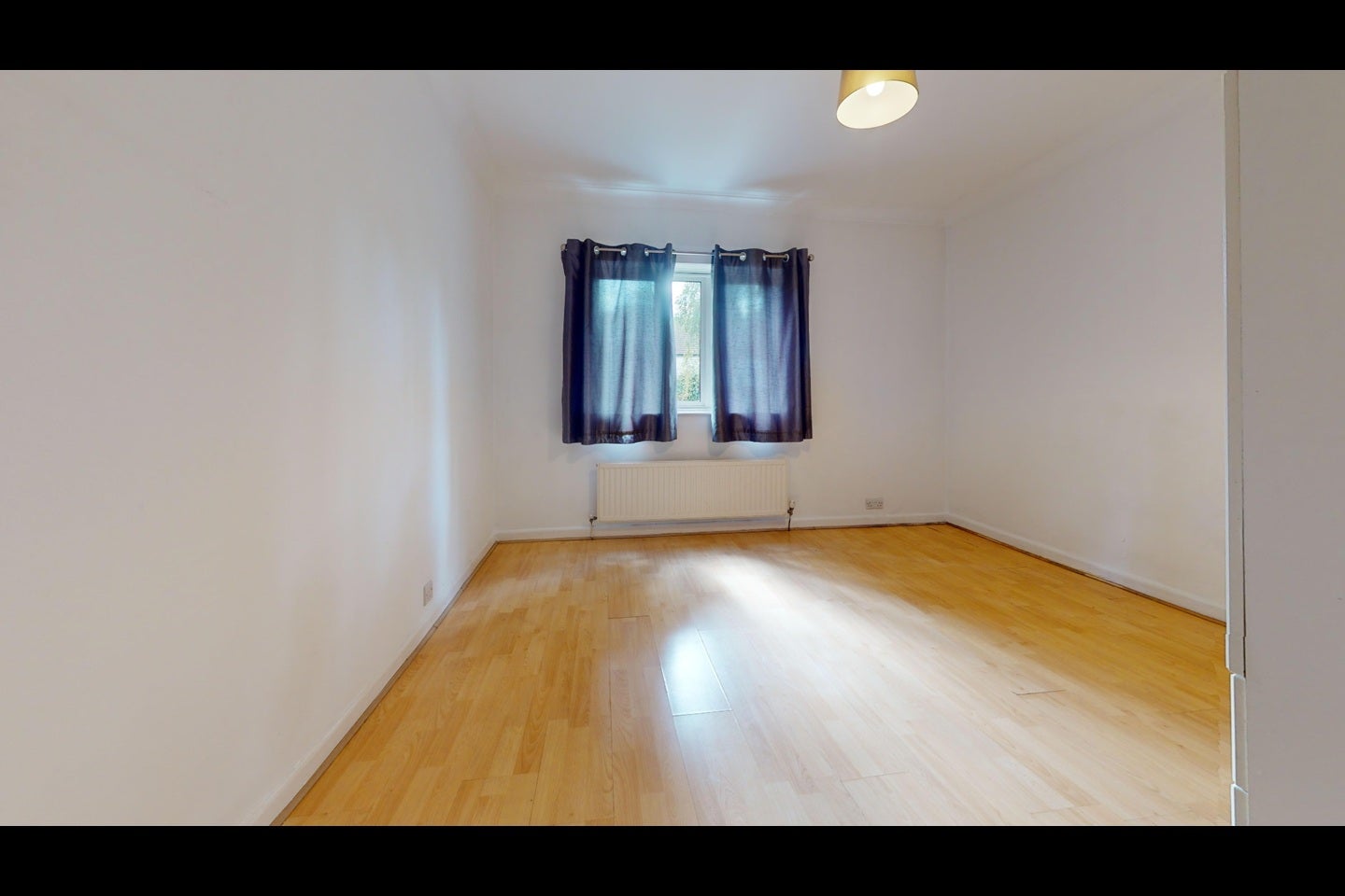 Flat Kingston Road in Greater London