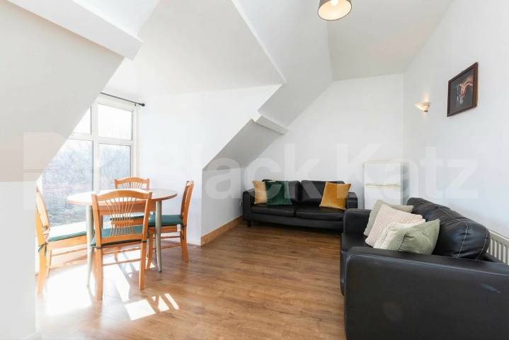 Flat Iverson Road in Greater London