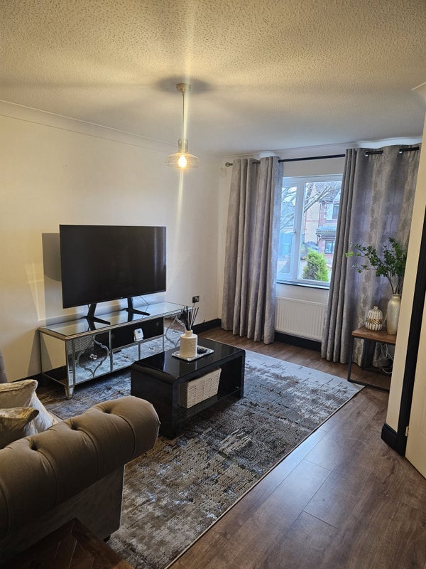 Room Louden Hill Way in Glasgow