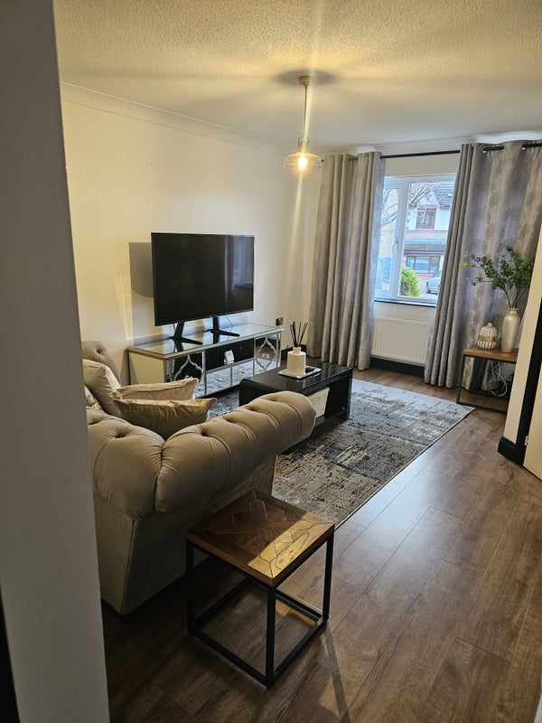 Room Louden Hill Way in Glasgow