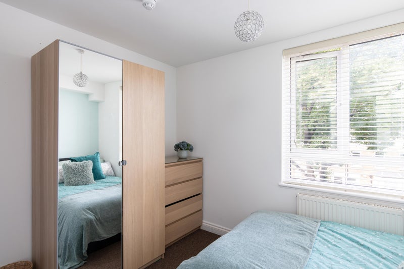 Room Gilmore Road in Greater London