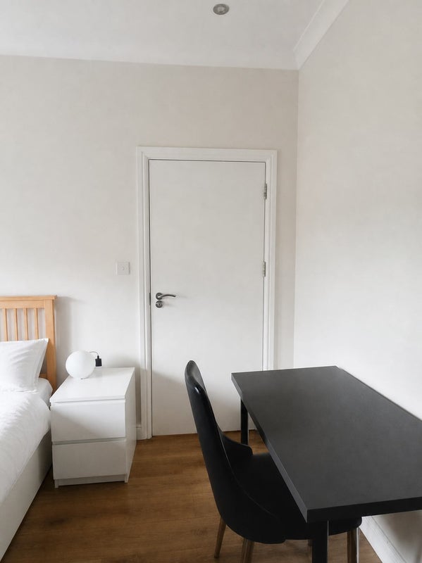 Room Fulham Palace Road in Greater London