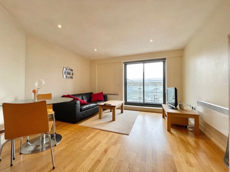 Flat Devonport Street in Greater London