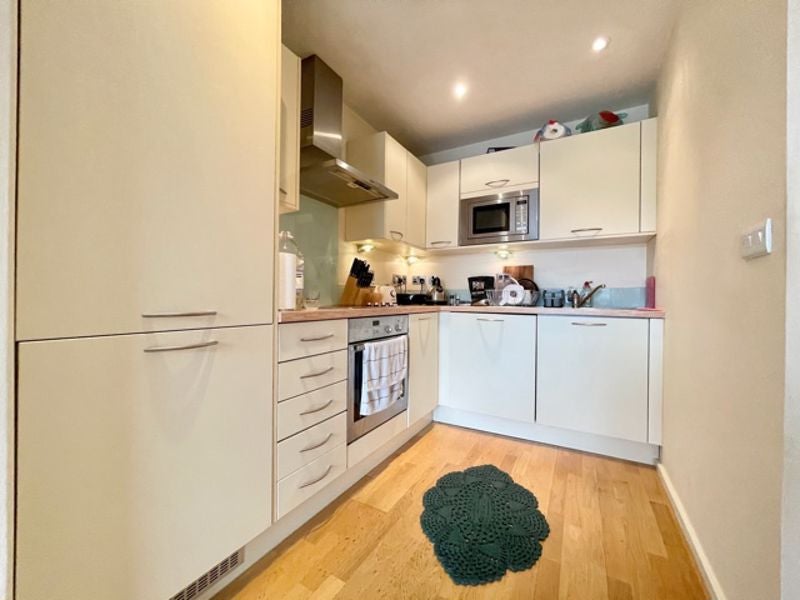 Flat Devonport Street in Greater London