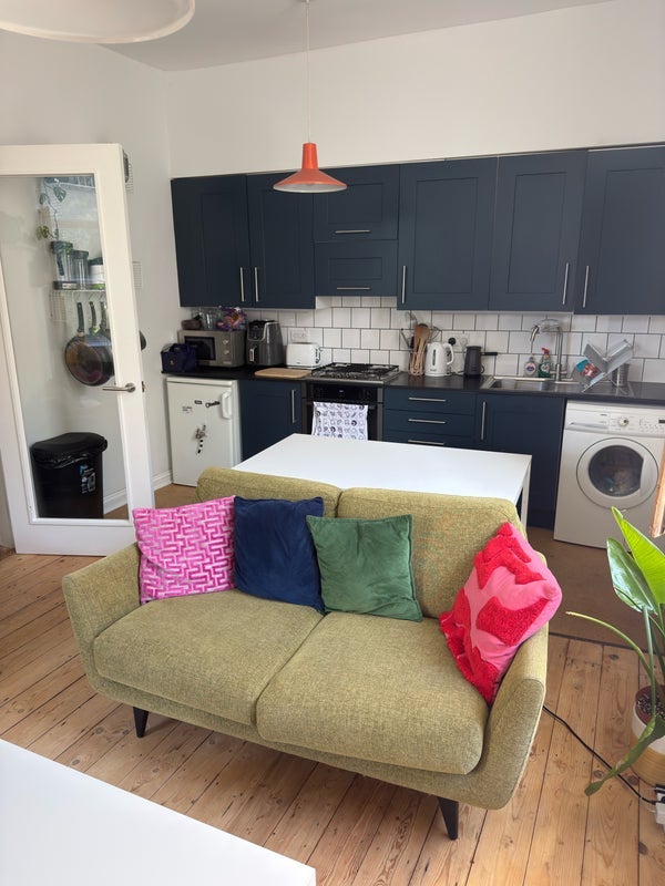 Room Cheshire Street in Greater London