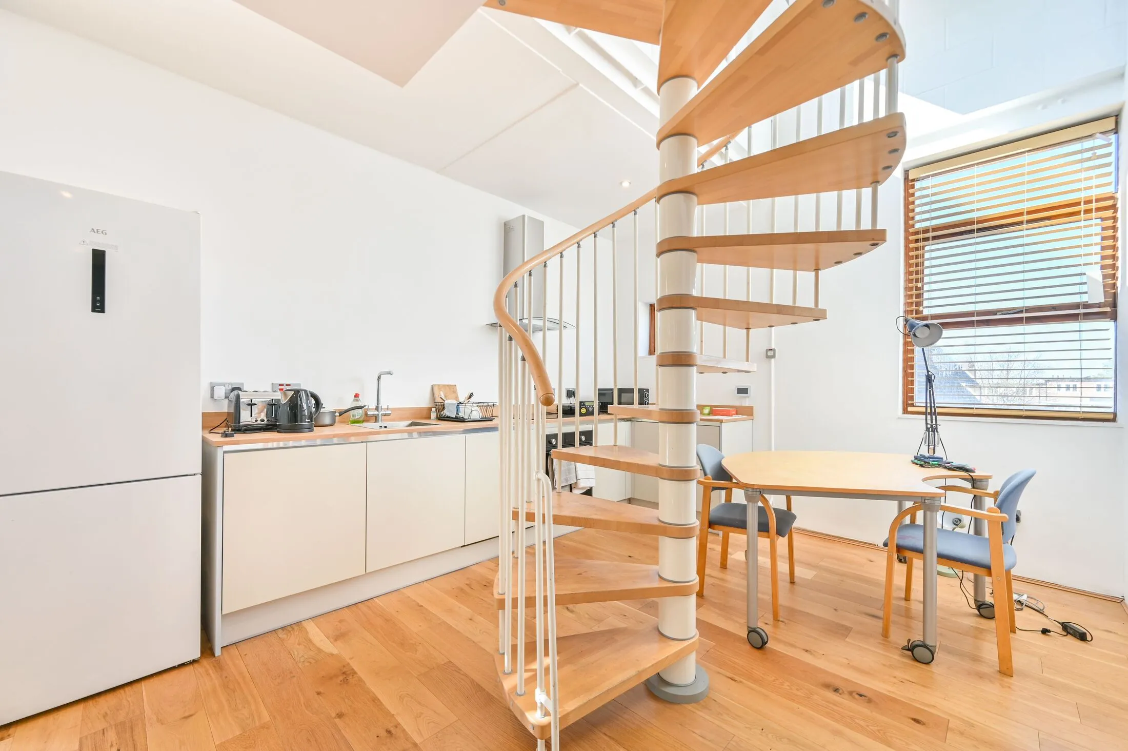 Flat Acton Lane in Greater London