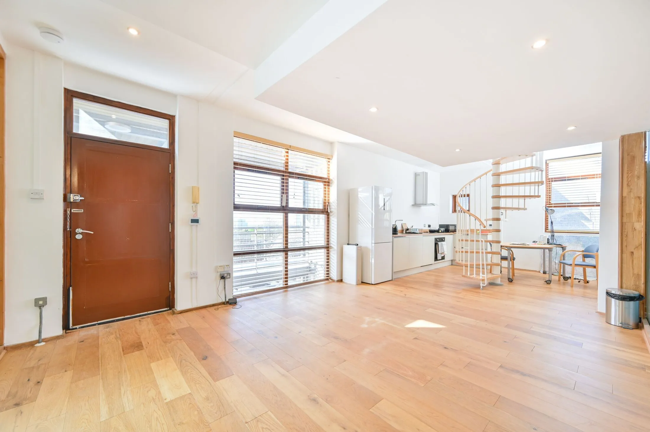 Flat Acton Lane in Greater London