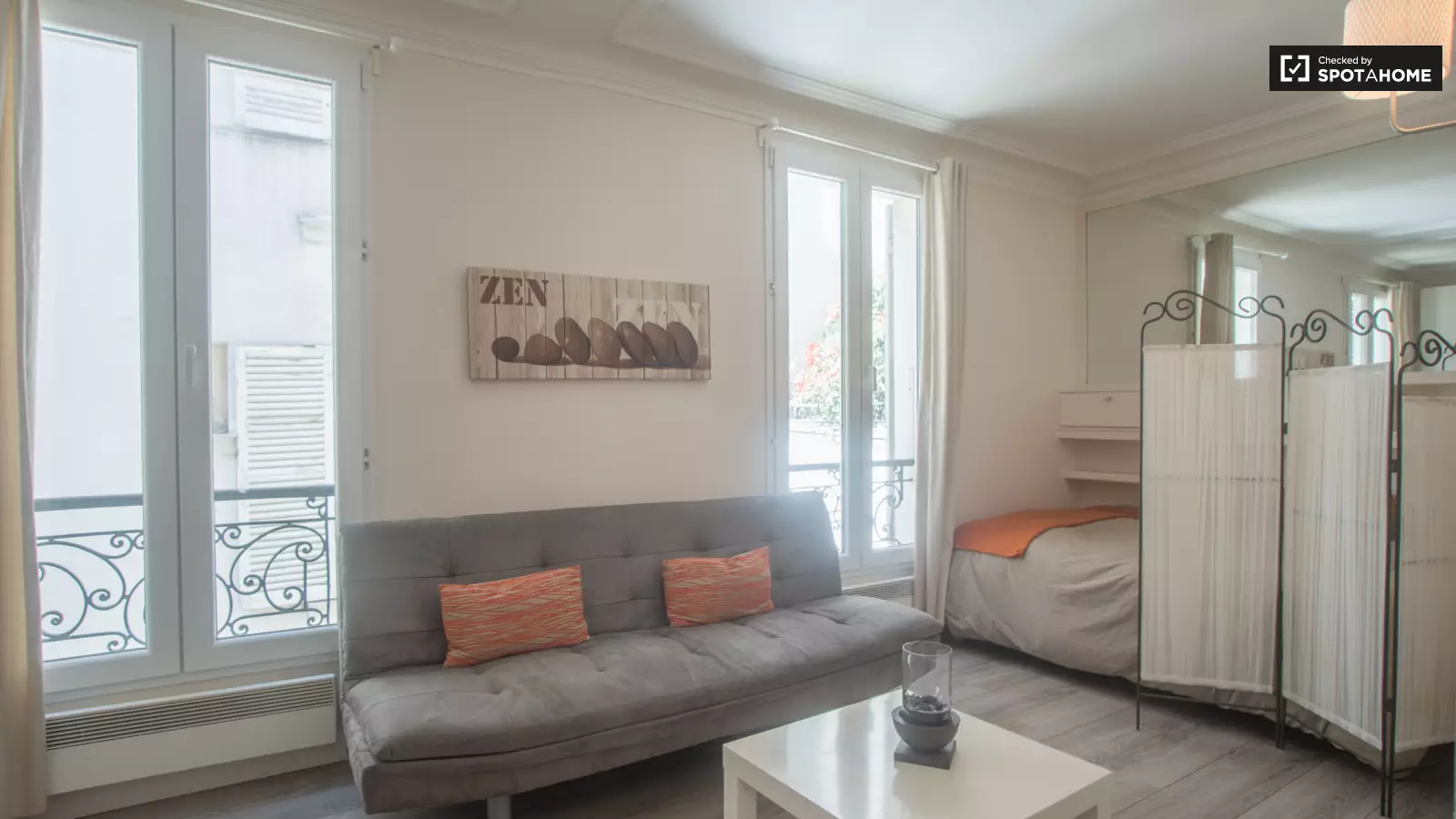 Flat Rue Laugier in Paris