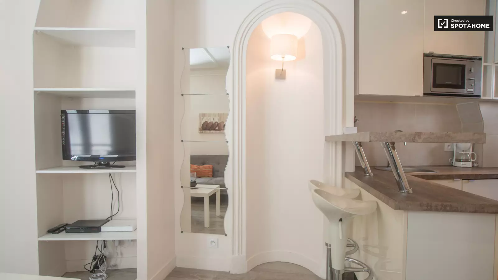 Flat Rue Laugier in Paris