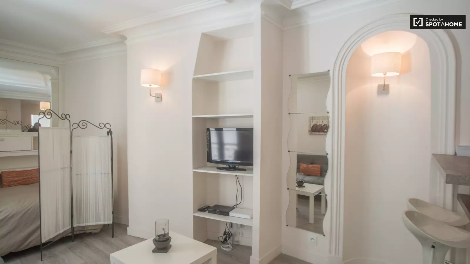 Flat Rue Laugier in Paris