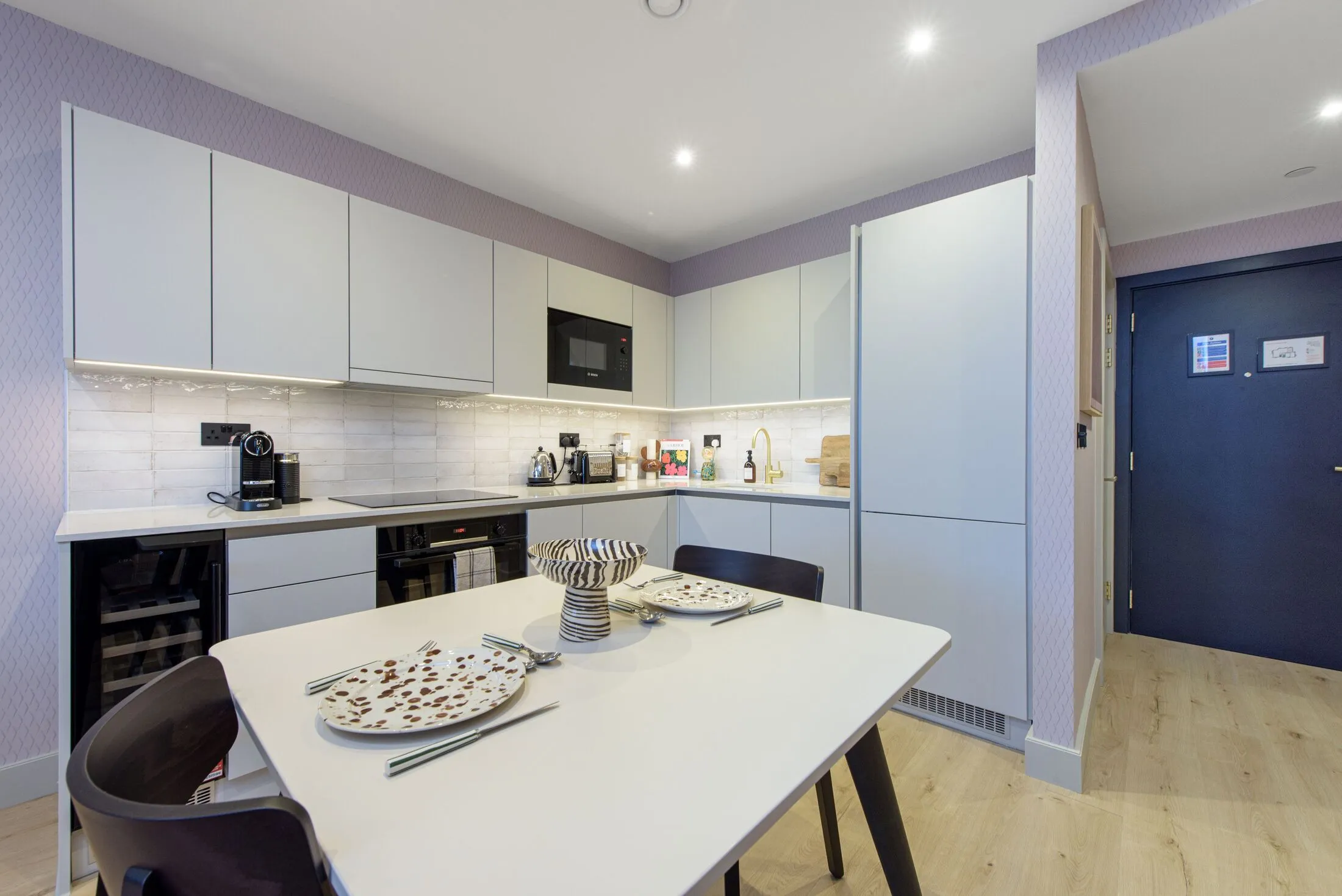 Flat Commander Avenue in Greater London