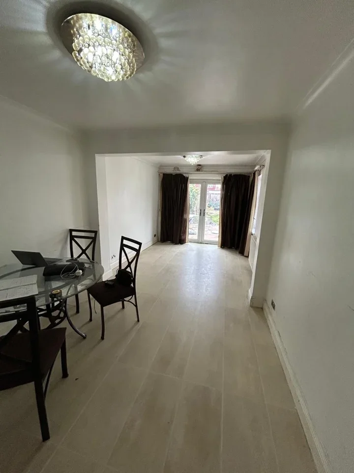 House Dallas Terrace in Greater London