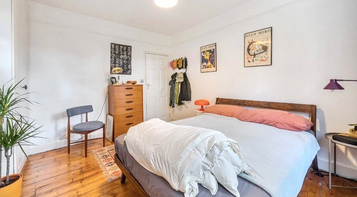 Flat Haberdasher Street in Greater London