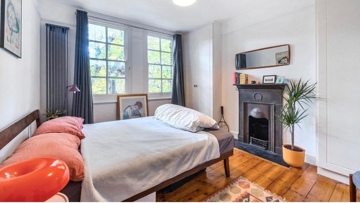 Flat Haberdasher Street in Greater London