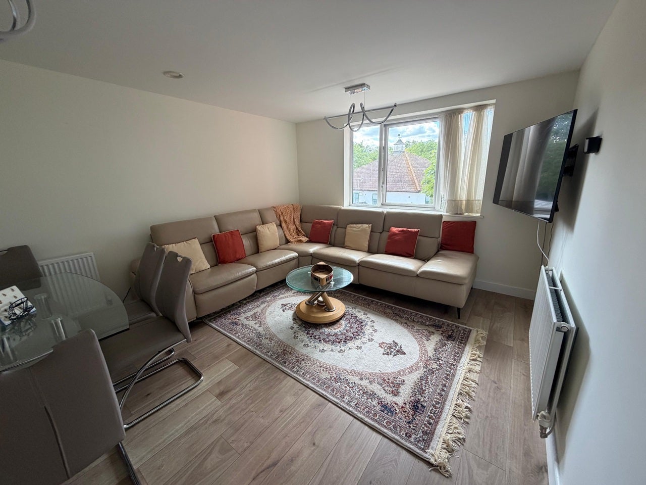 Flat Grange Road in Greater London