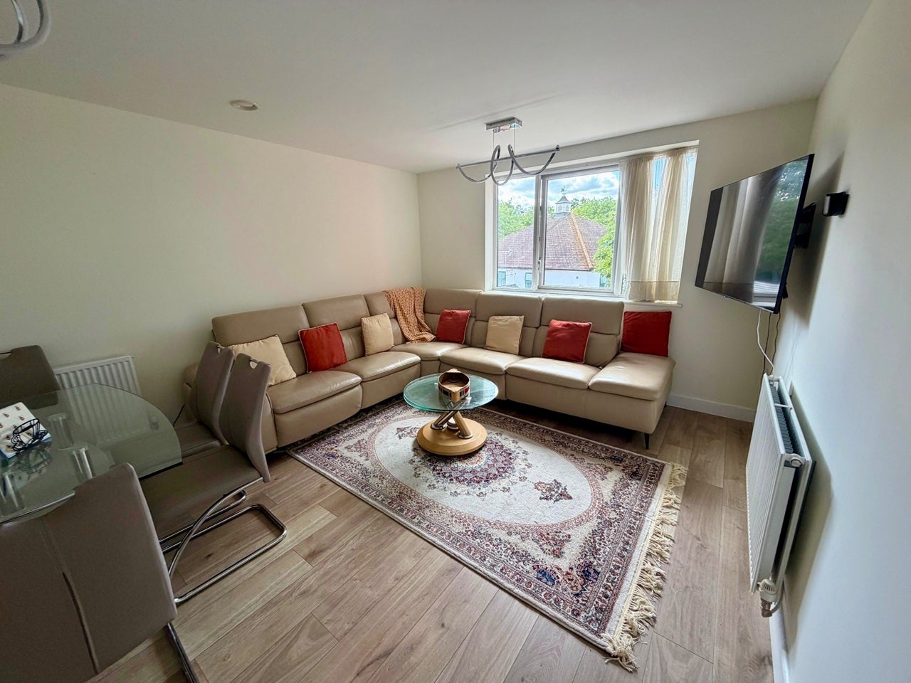 Flat Grange Road in Greater London