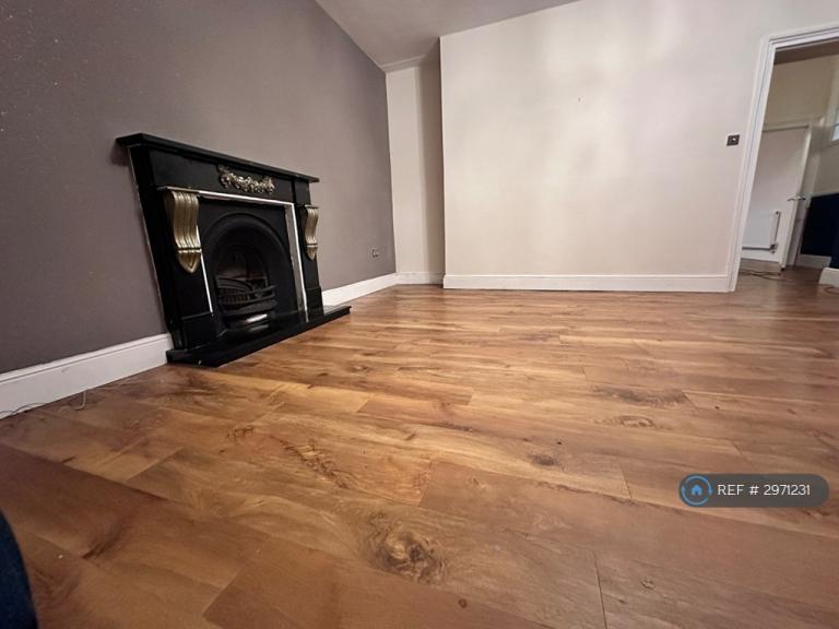 Flat Lower Woodfield Road in Torquay