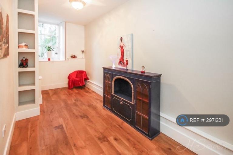 Flat Lower Woodfield Road in Torquay