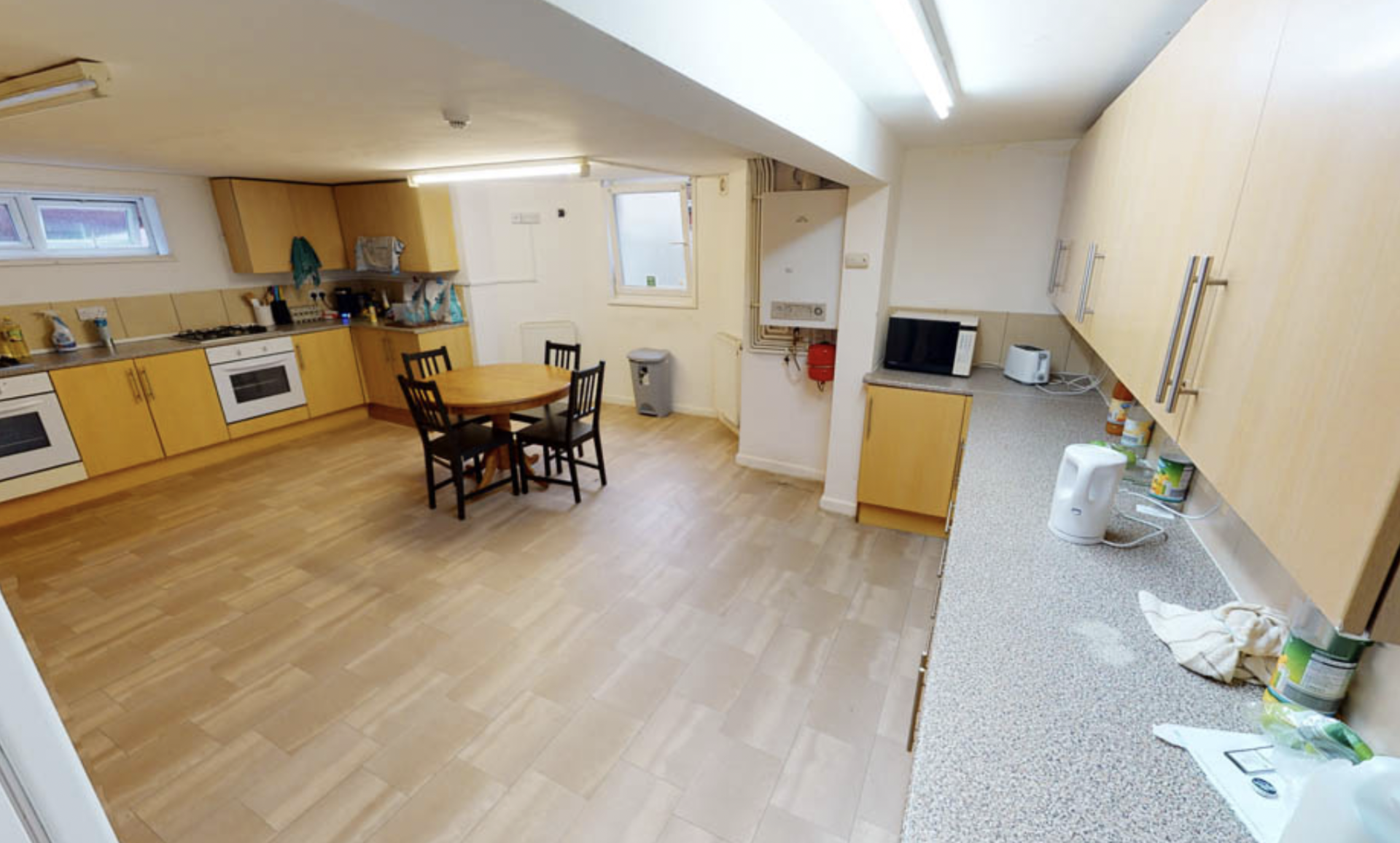 Flat Headingley Avenue in Leeds