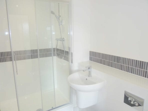Flat Kemble Drive in Swindon