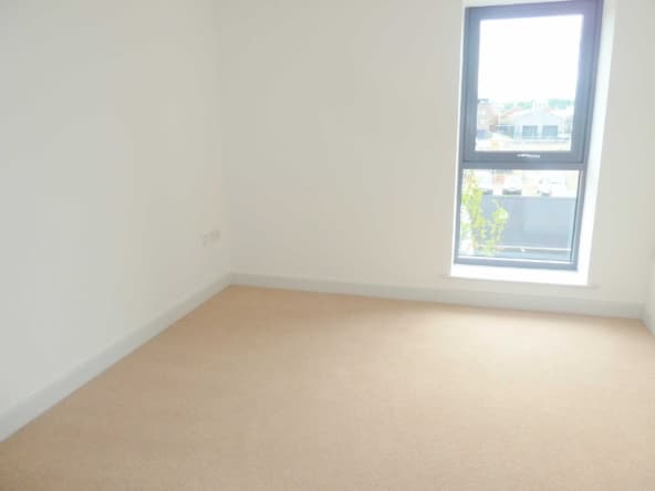 Flat Kemble Drive in Swindon