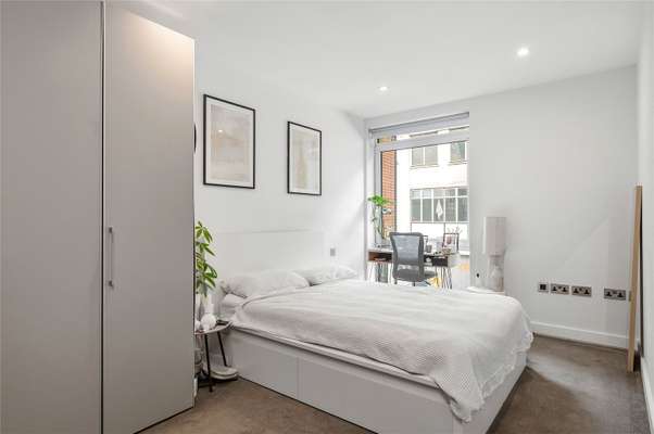 Flat Friend Street in Greater London