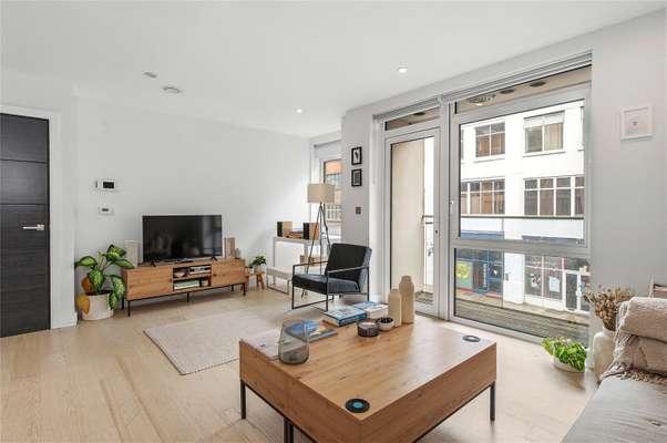 Flat Friend Street in Greater London