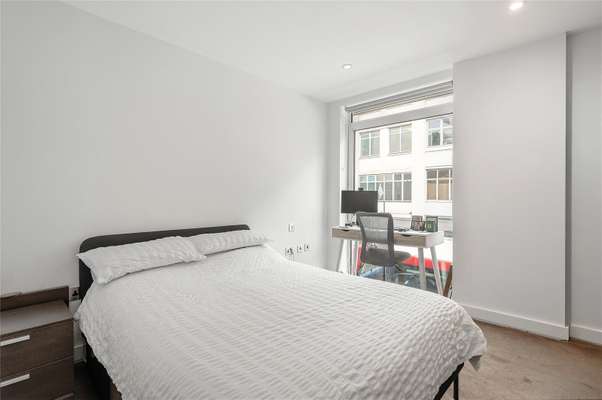 Flat Friend Street in Greater London
