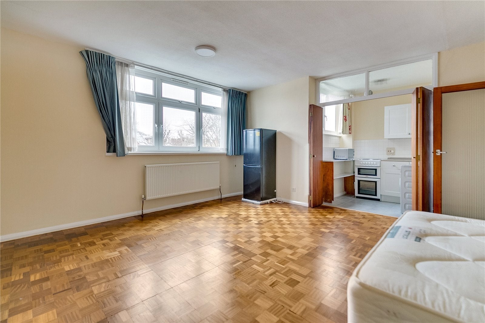 Flat Carlton Drive in Greater London