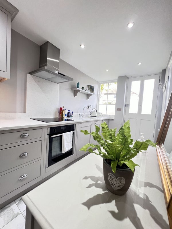 Flat Melrose Road in Greater London