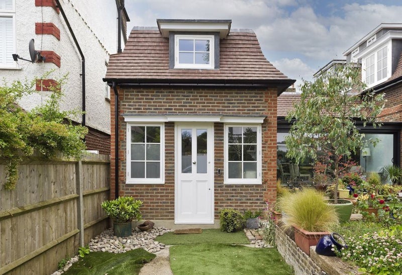 Flat Melrose Road in Greater London