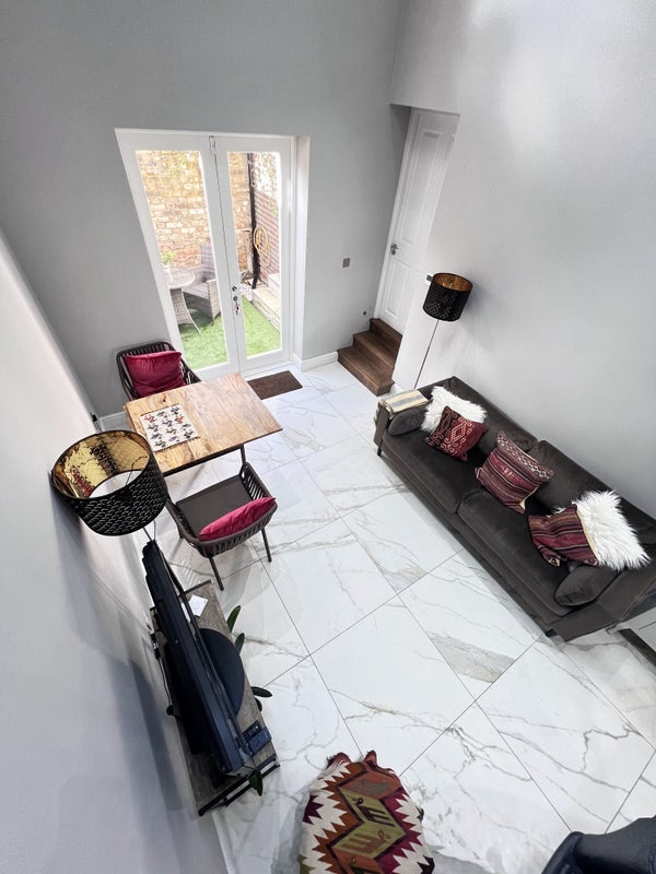Flat Melrose Road in Greater London