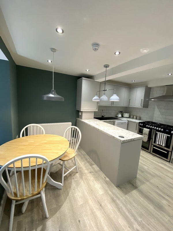 Room Back Westover Road in Leeds