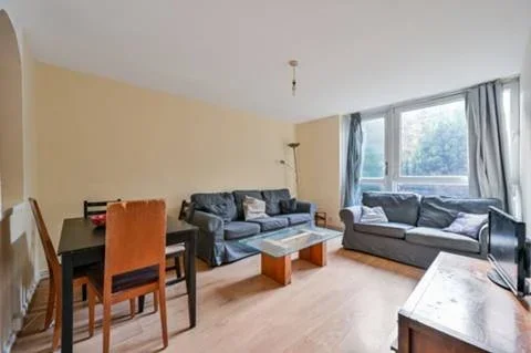 Flat Myrtle Walk in Greater London